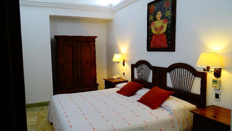 Hotel Aitana Oaxaca Стая снимка